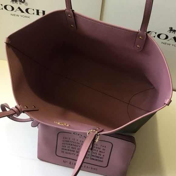 🌷Coach Reversible City Tote NWT. - Picture 4 of 8